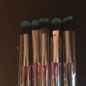 Makeup brushes